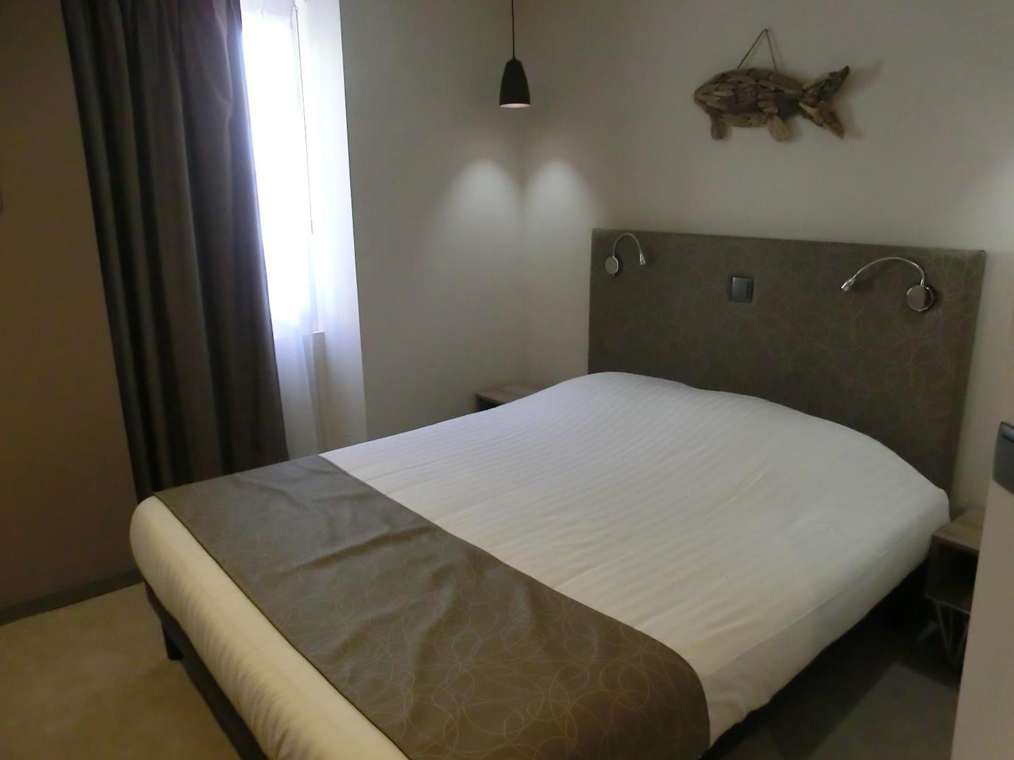 Hotel Sur Le Quai Port Vendres Zimmer foto